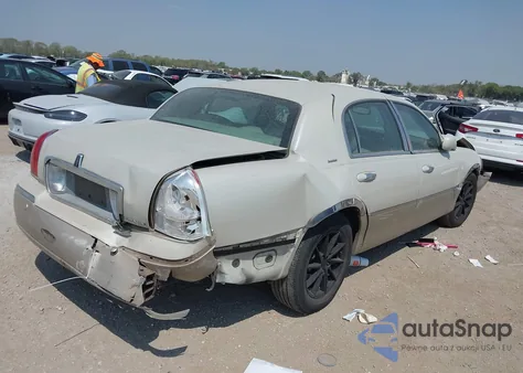 2004 Lincoln Town Car Ultimate z USA, uszkodzony, nr VIN 1LNHM83W84Y641017